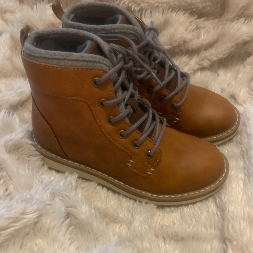 OLD NAVY. Boys boot , Size 1. BNNT.